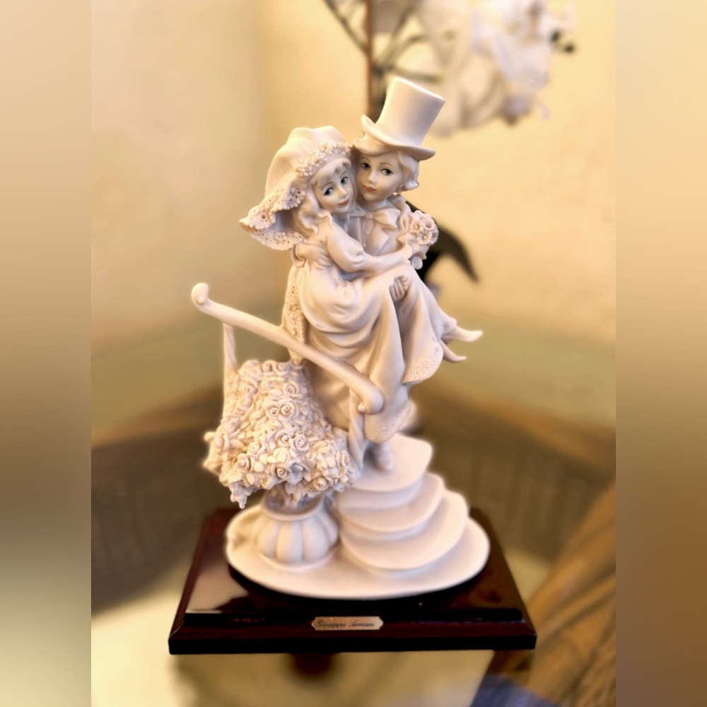 Retired Florence Italian Giuseppe Armani Little Bride And Groom Statue Wood Base